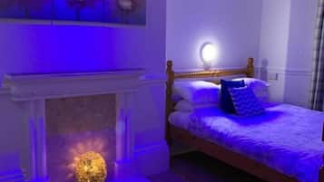 Premium bedding, desk, iron/ironing board, free WiFi