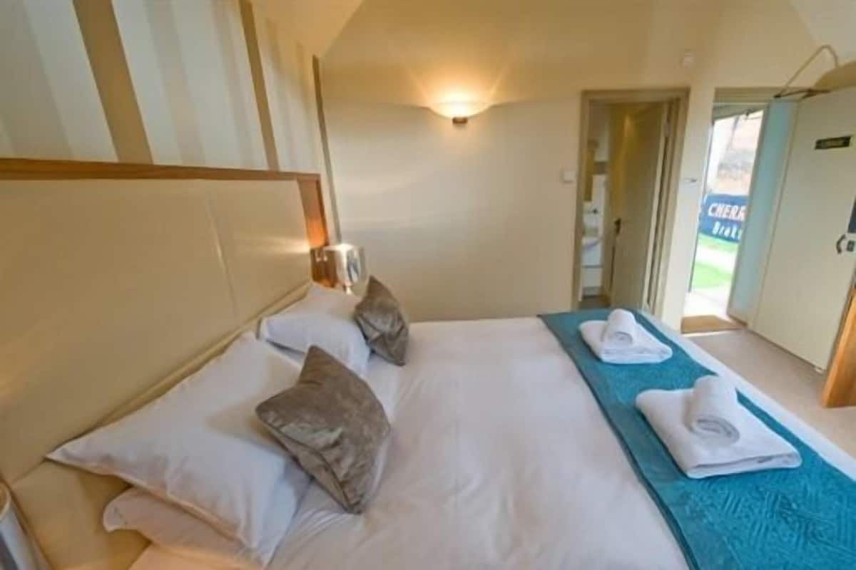 Double Room, Ensuite ((Plum))