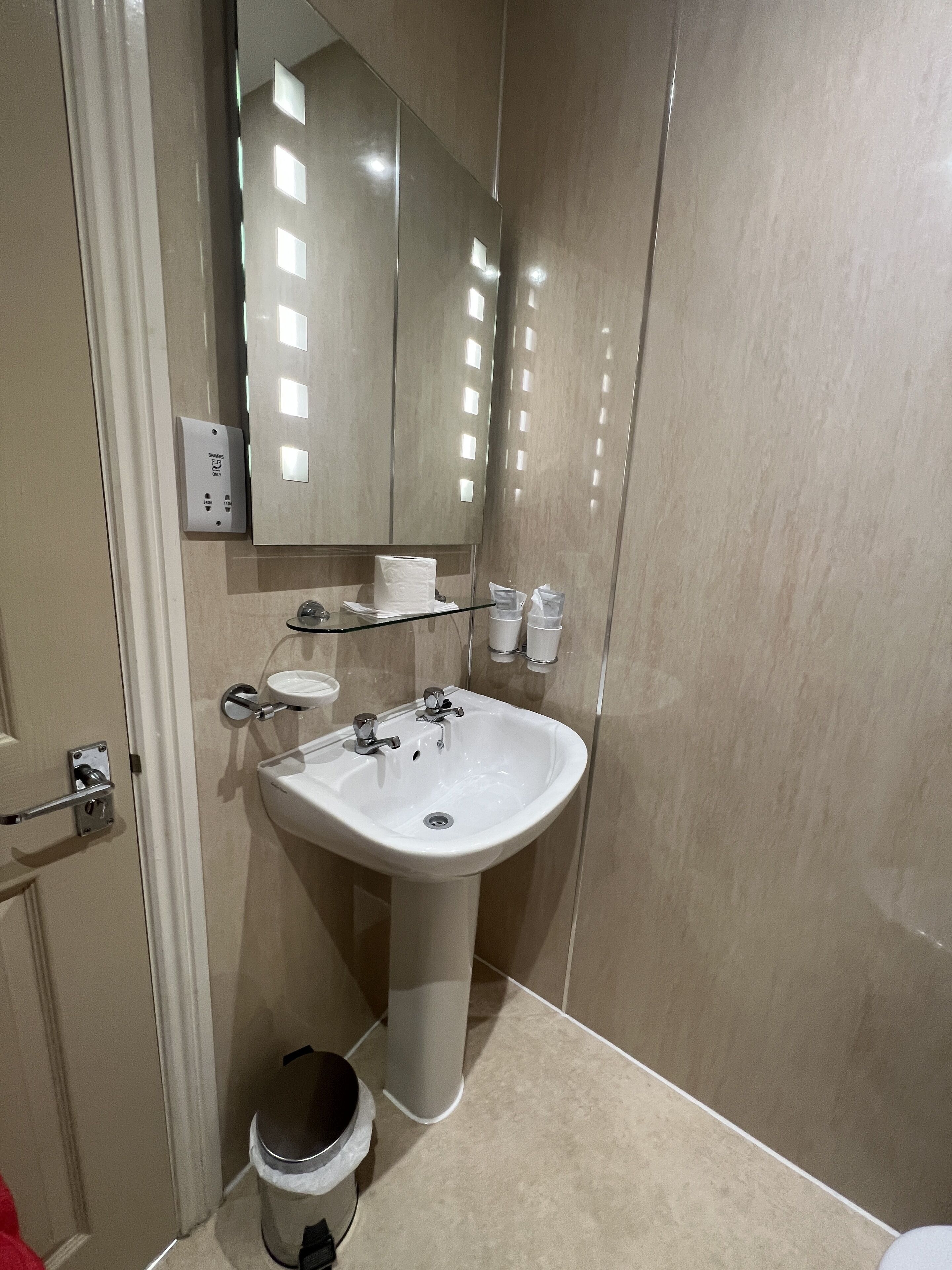 twin room | premium bedding