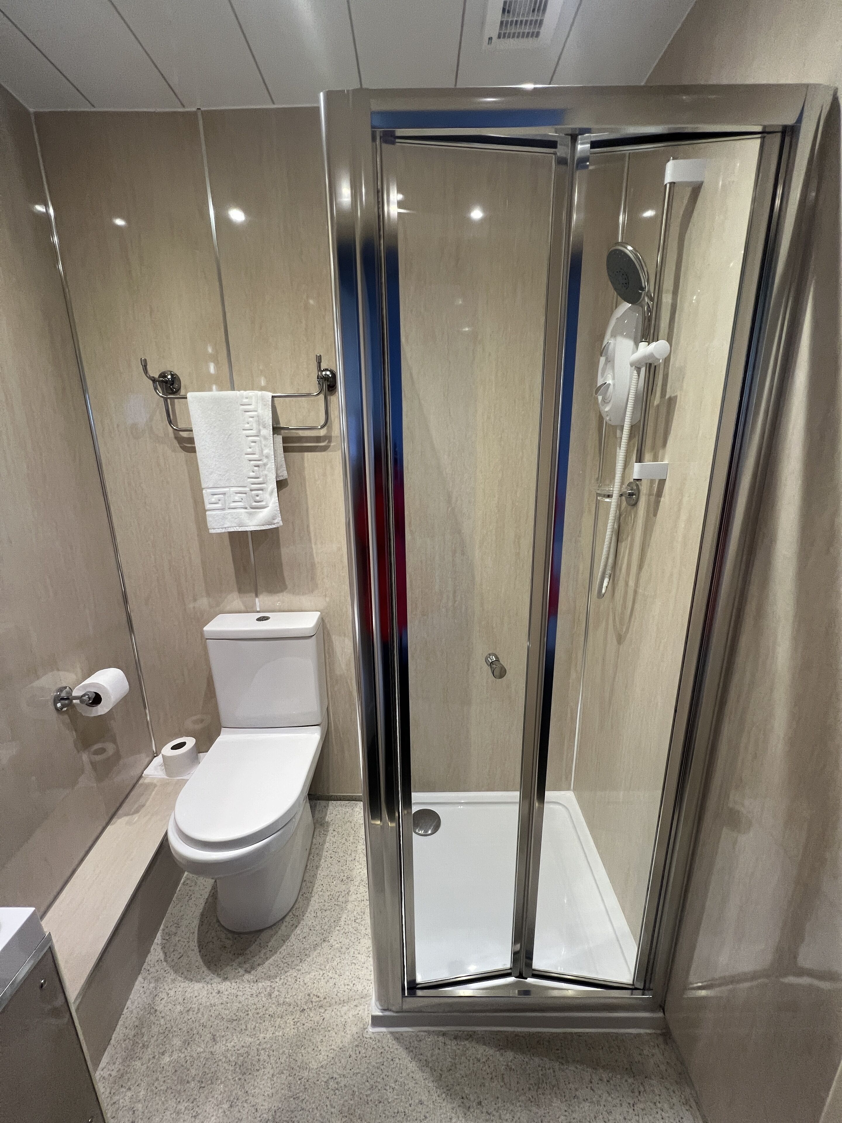 twin room | premium bedding