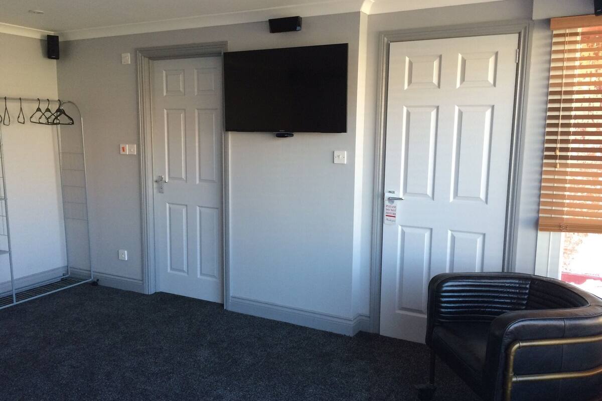 double or twin room, ground floor (links snug) | premium bedding