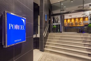 Property entrance - Hotel Porcel Torneo (Seville)