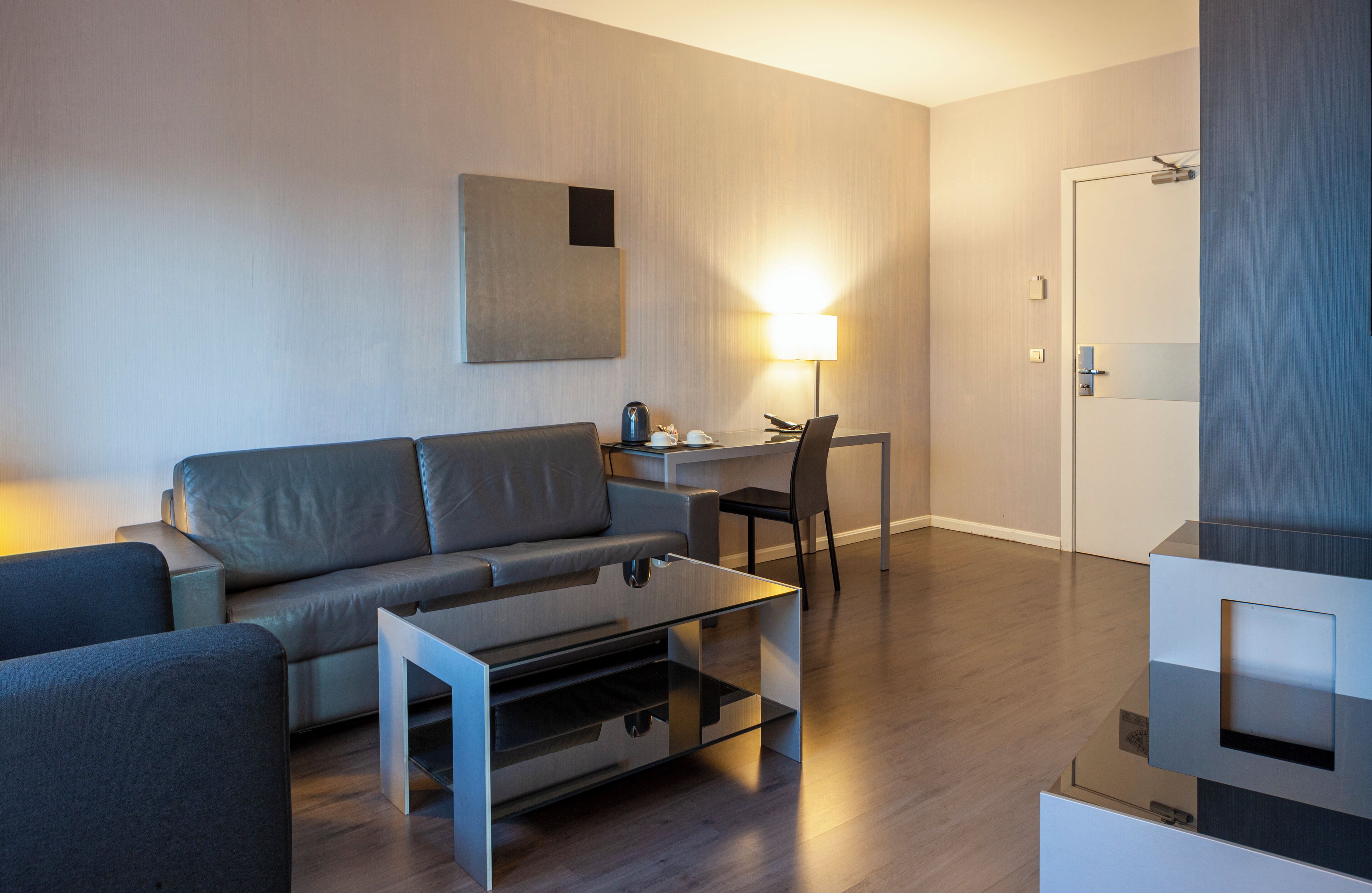 junior studio suite, 1 bedroom | 1 bedroom, minibar, in-room safe, desk