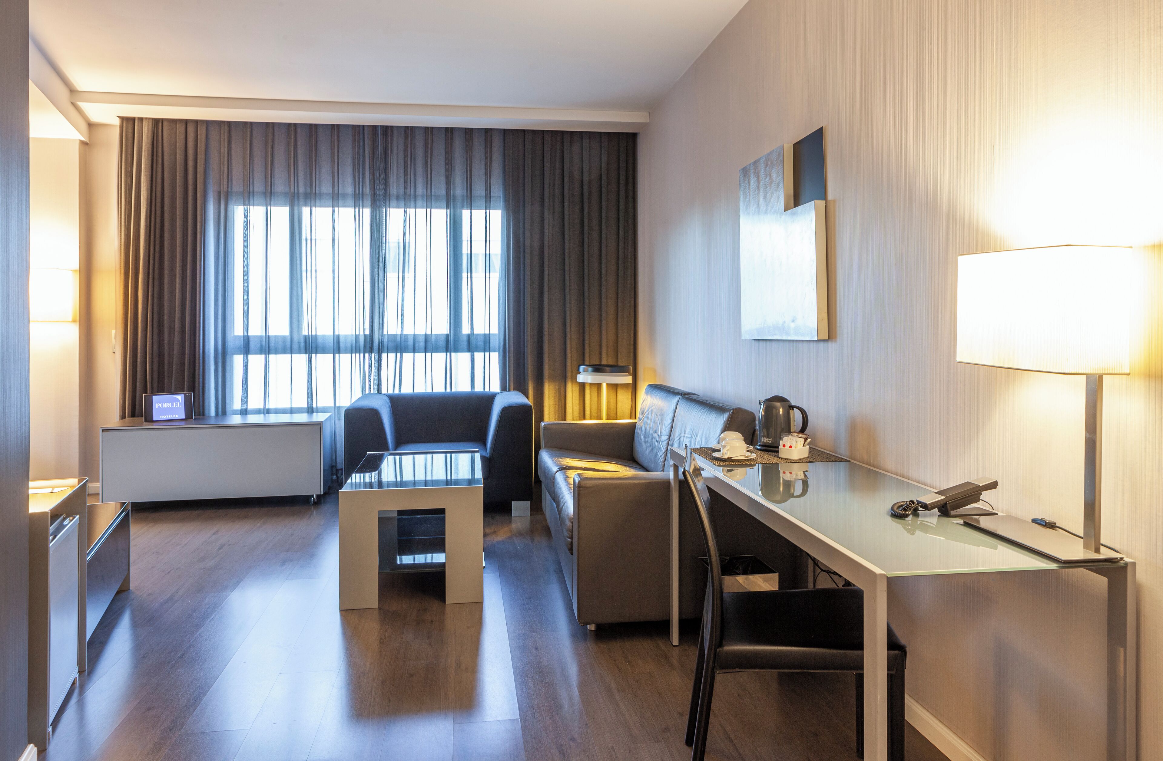 junior studio suite, 1 bedroom | 1 bedroom, minibar, in-room safe, desk