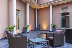 Terrace/patio - Hotel Porcel Torneo (Seville)