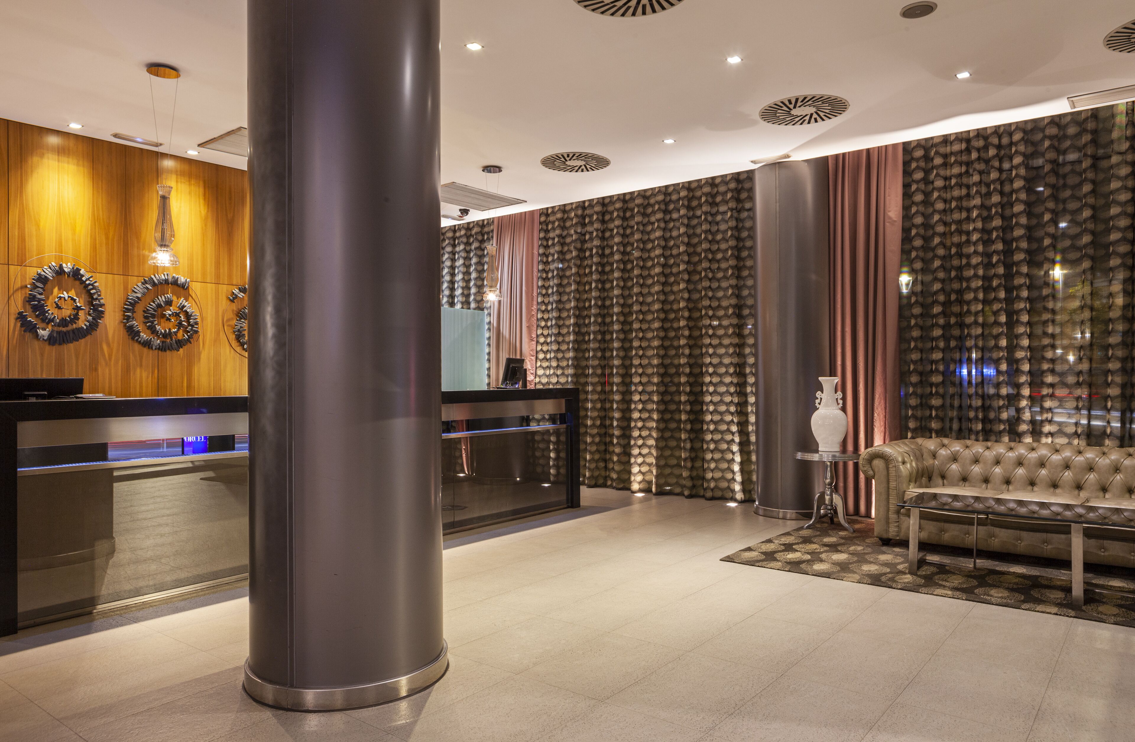 ฝ่ายต้อนรับ