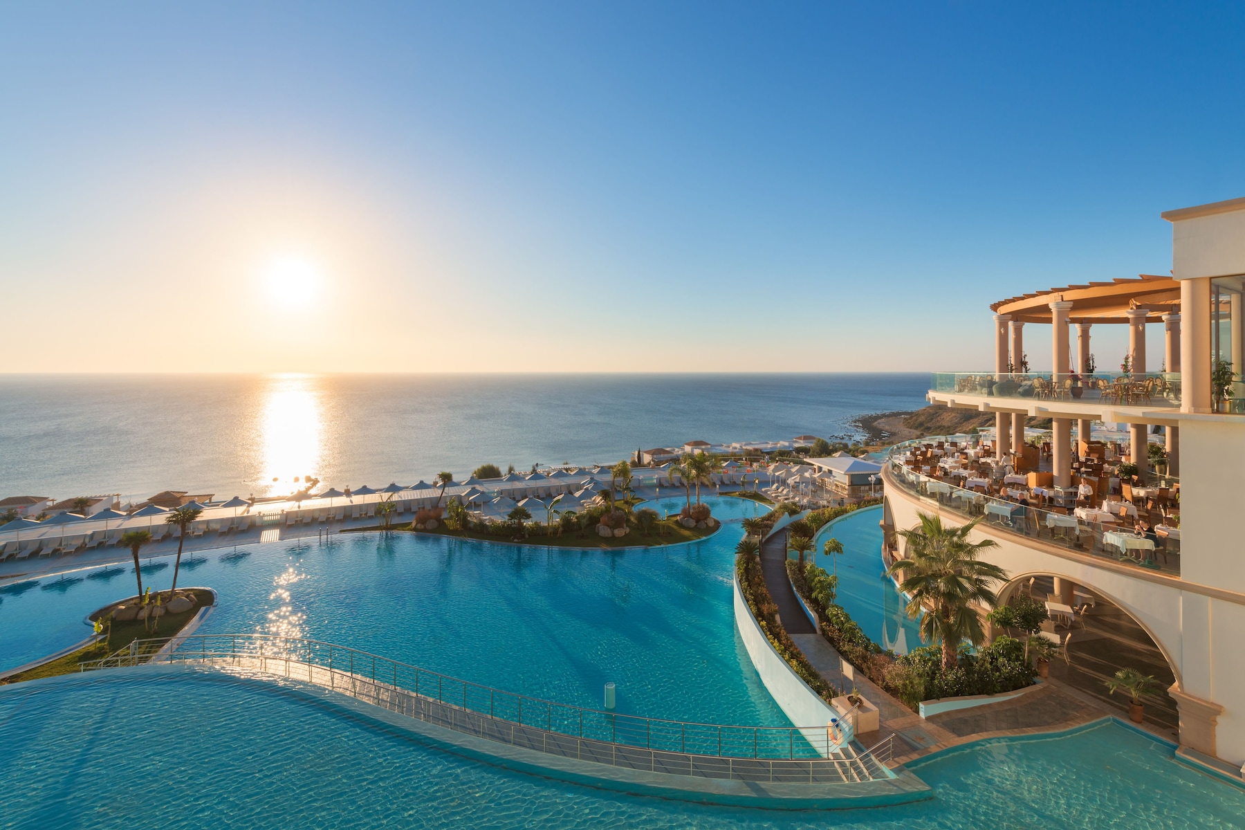 4 piscines extérieures
