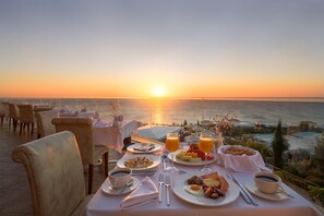 5 restaurants, breakfast, dinner served; international cuisine - Atrium Prestige Thalasso Spa Resort & Villas (Rhodes)