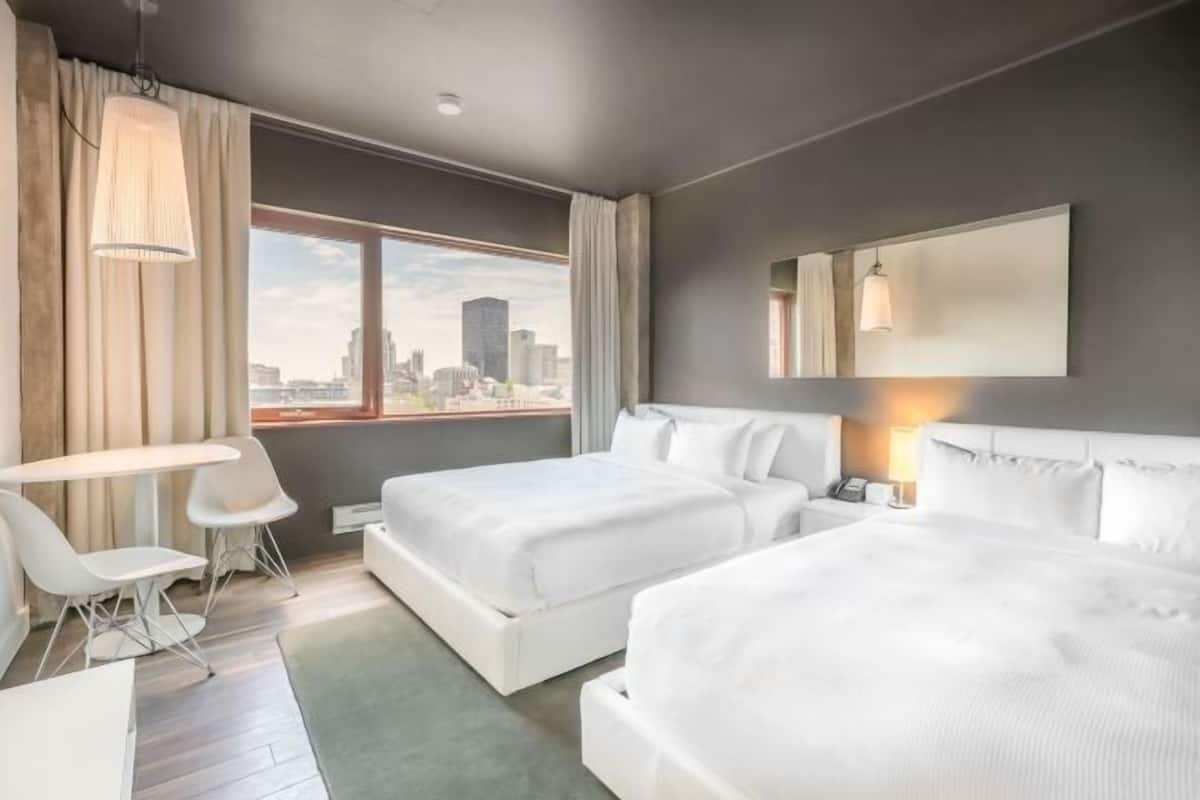 Premium bedding, in-room safe, desk, blackout drapes