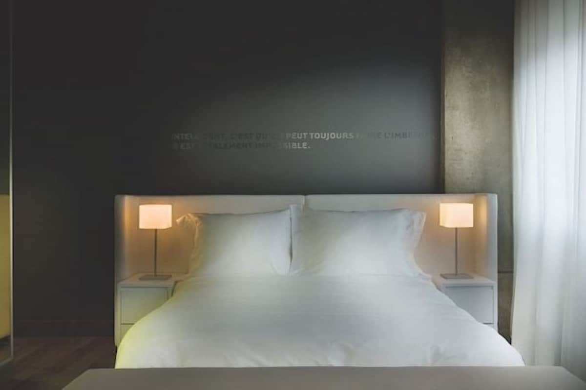 Premium bedding, in-room safe, desk, blackout curtains