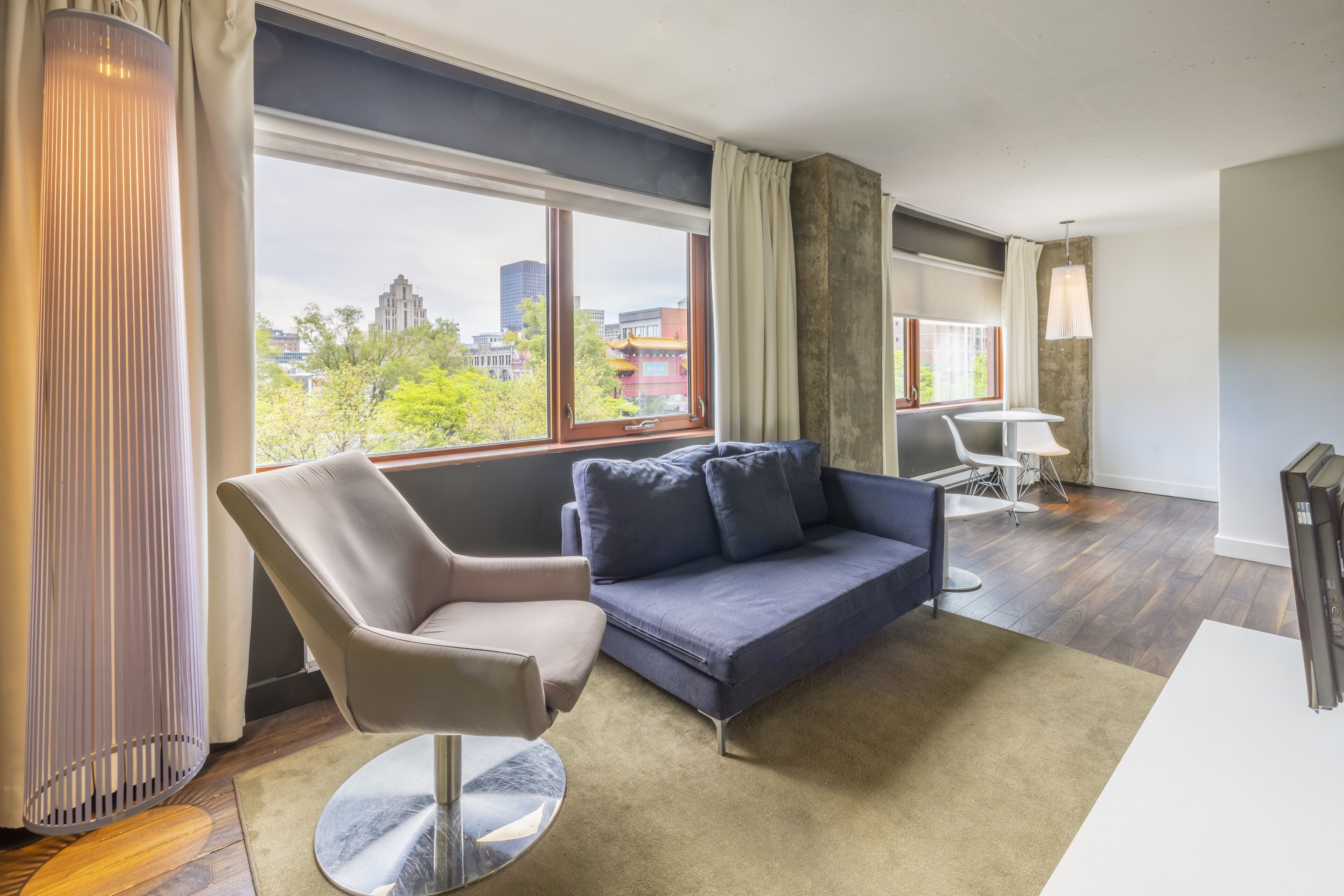 Suite, 1 Queen Bed with Sofabed (Living) | Living area