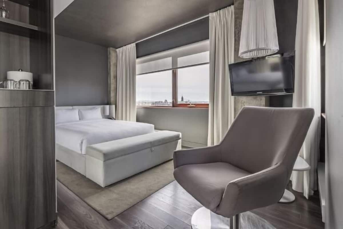 1 slaapkamer, luxe beddengoed, een kluis op de kamer, een bureau