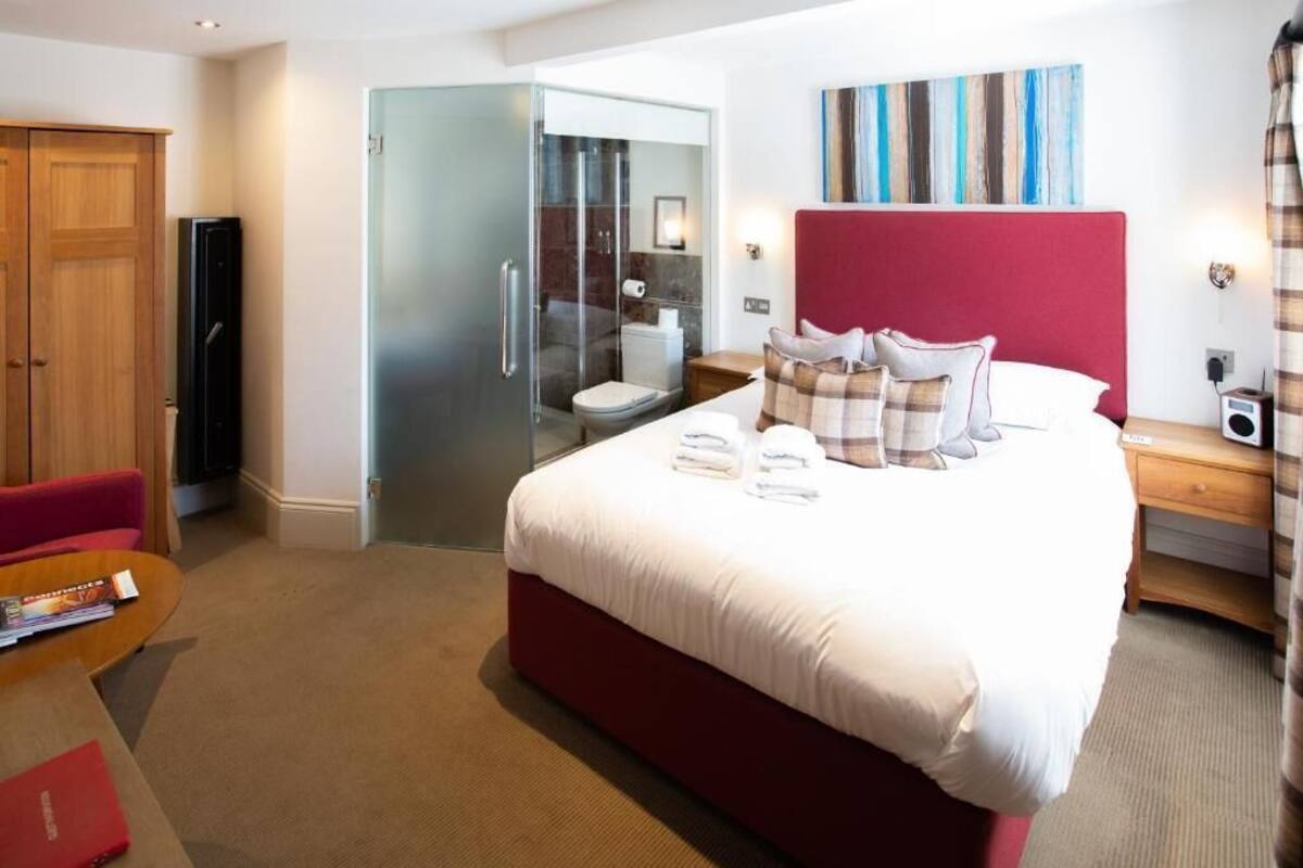 Premium bedding, in-room safe, soundproofing, iron/ironing board
