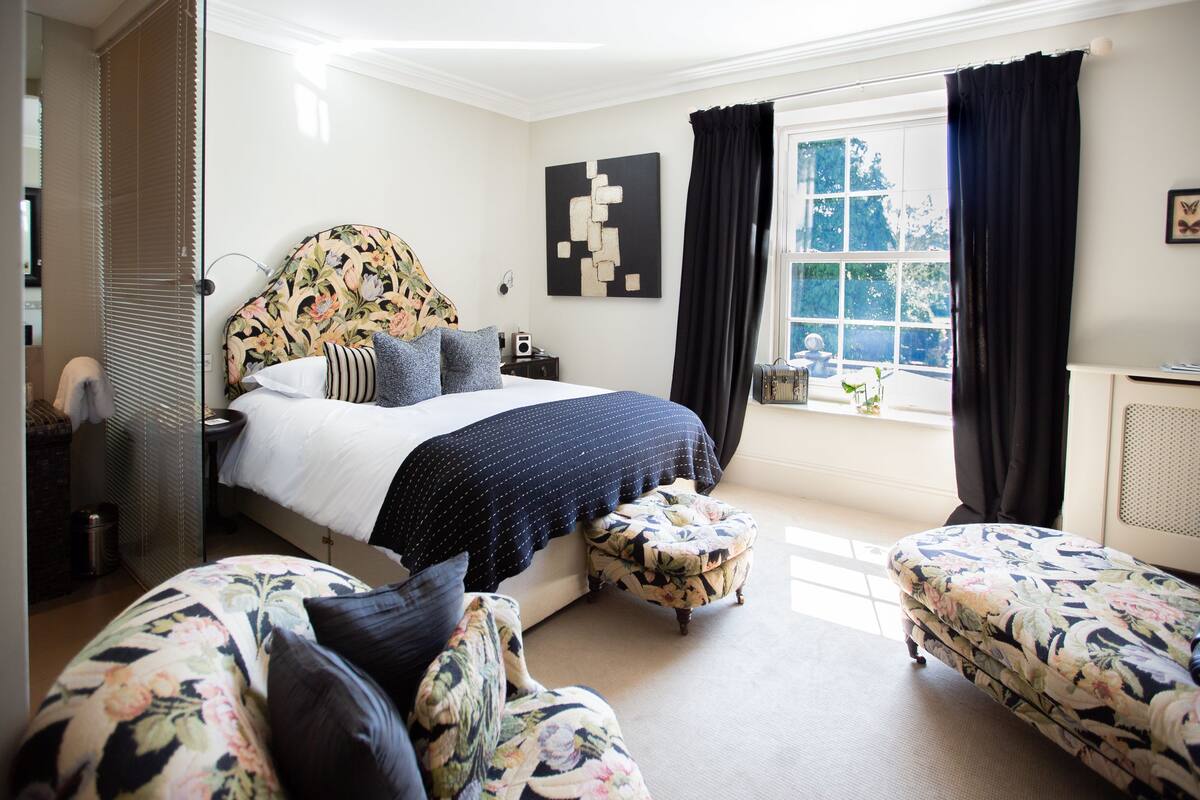Premium bedding, in-room safe, soundproofing, iron/ironing board