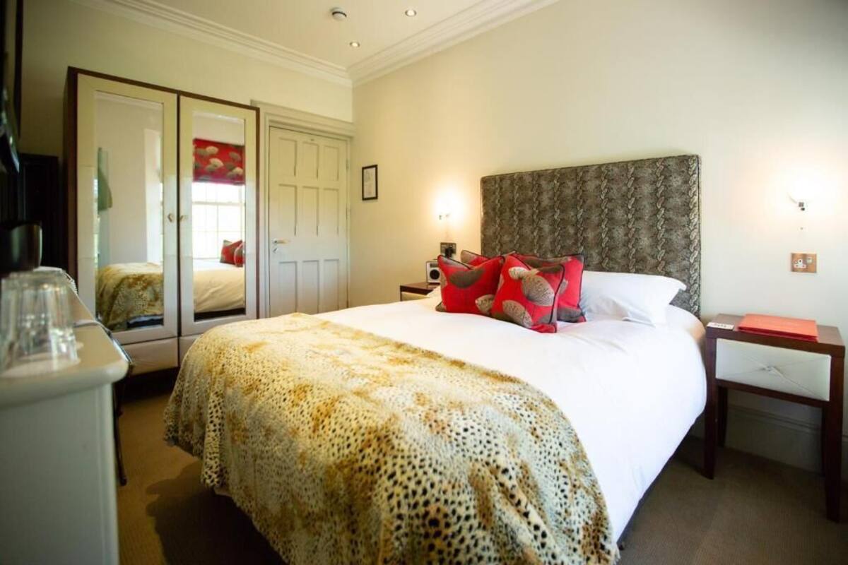 Premium bedding, in-room safe, soundproofing, iron/ironing board