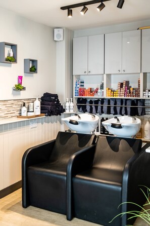 Hair salon - Luttrell Arms Hotel (Minehead)