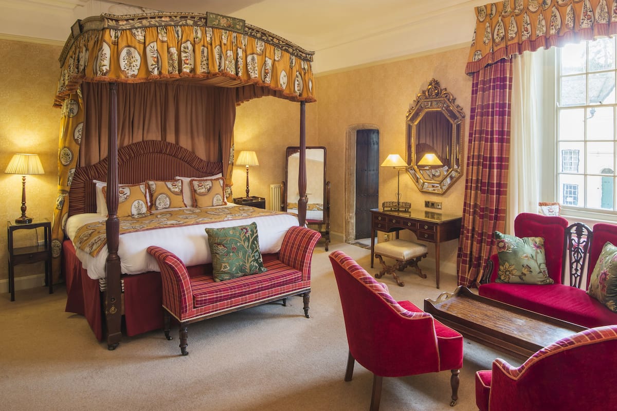 Finest Room | 1 bedroom, individually decorated, individually furnished, desk