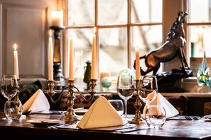Breakfast, lunch and dinner served - Luttrell Arms Hotel (Minehead)