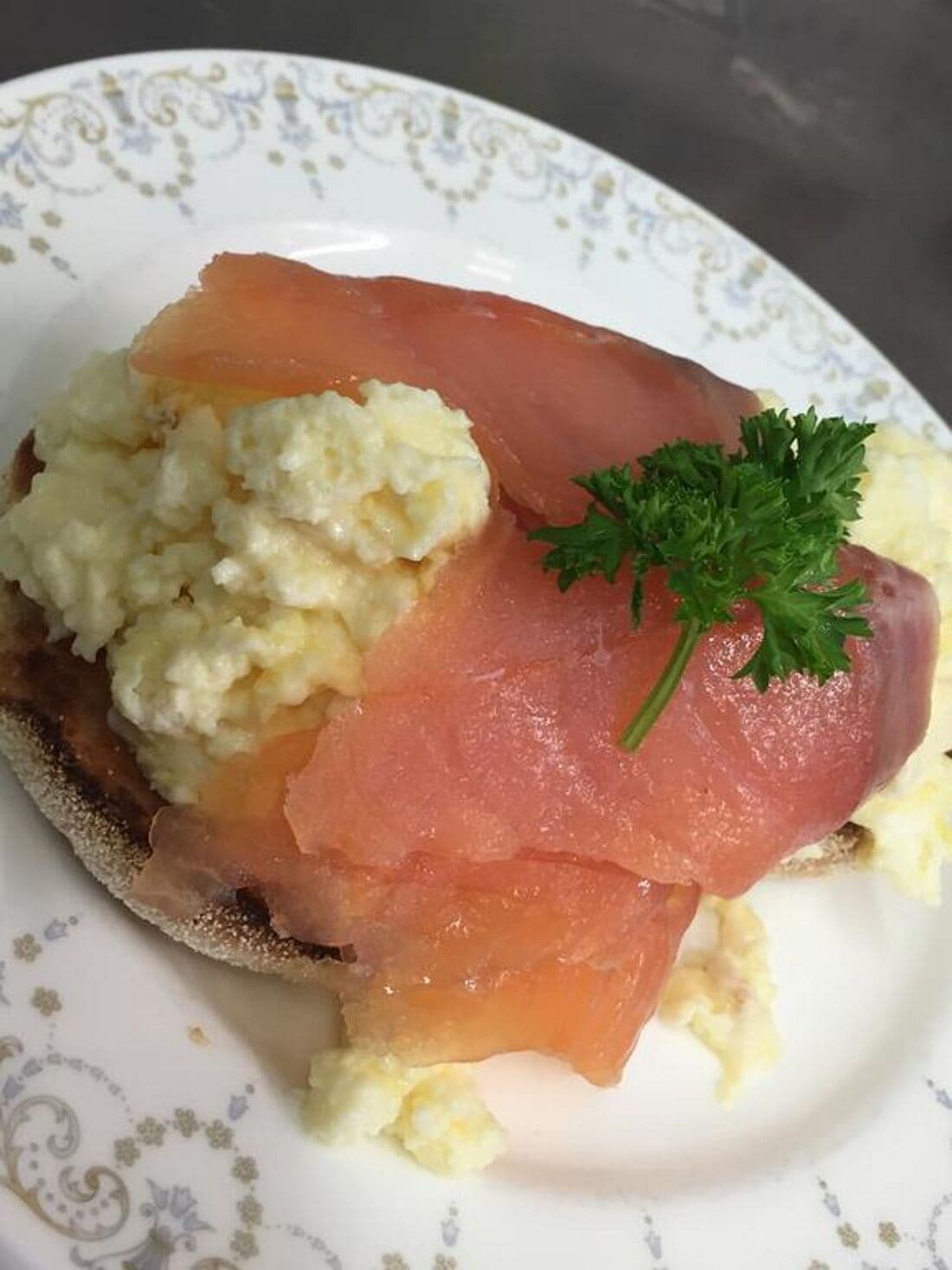A sandwich with smoked salmon and mashed potatoes on a plate.
