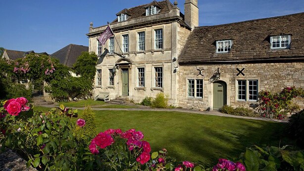 A stone building with a symmetrical facade, multiple windows, and a flag. - The Moonraker Hotel (Trowbridge)