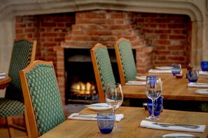 Restaurant - The Moonraker Hotel (Trowbridge)