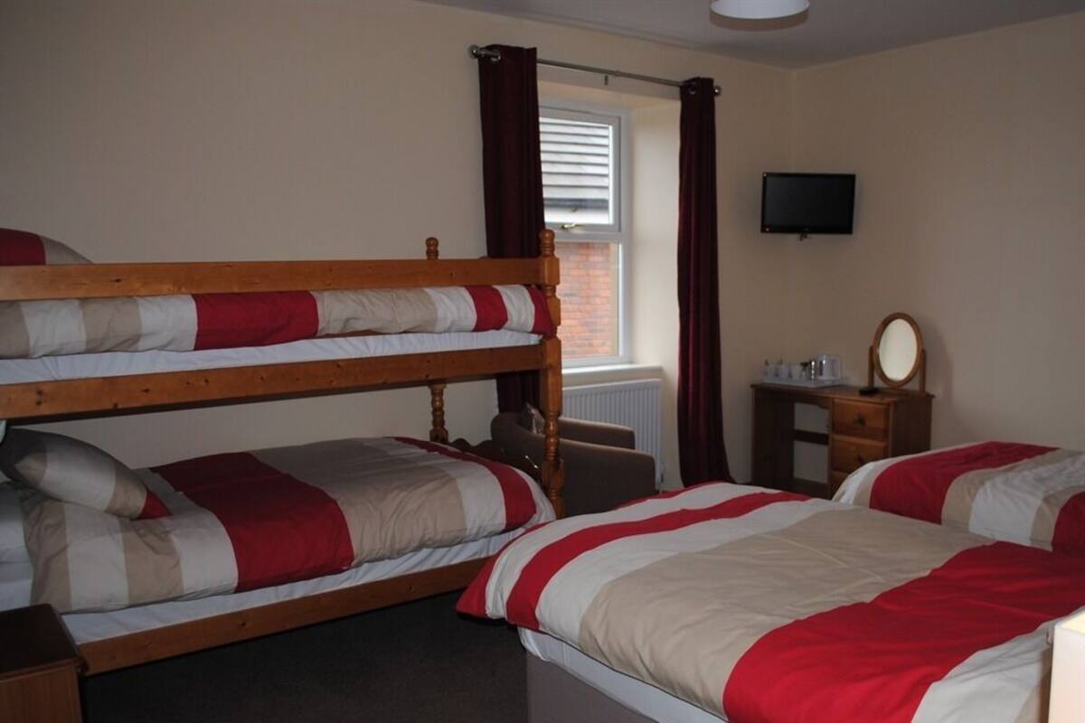 Suite, salle de bains attenante (Double/twin plus bunk bed)