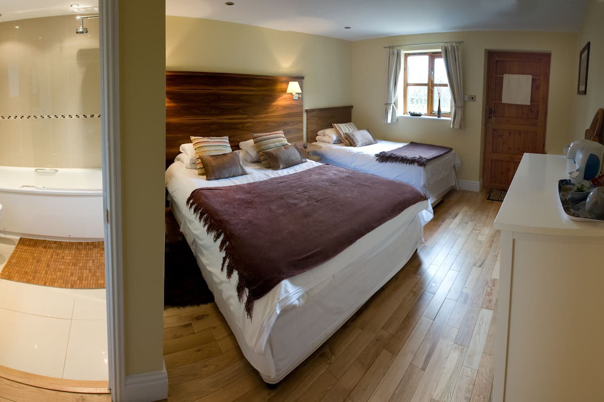 Triple Room, Ensuite (Courtyard)