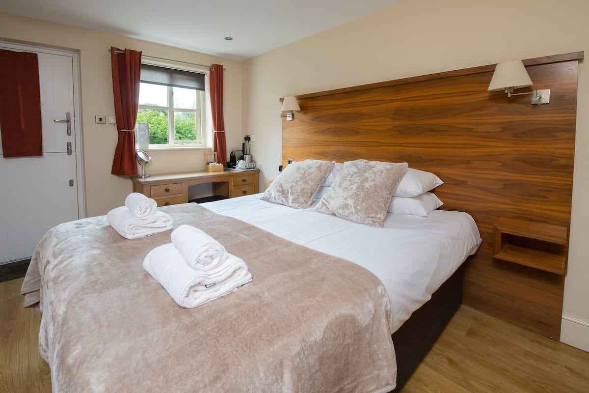 Double Room, Ensuite (Courtyard)