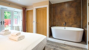 Chambre Deluxe double ou avec lits jumeaux, salle de bain attenante (Garden-Coral)