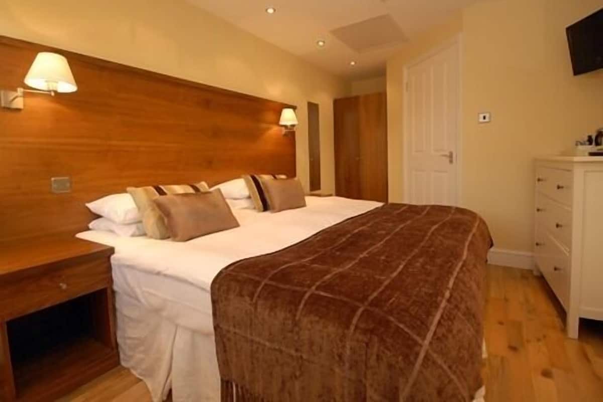 Family Suite, Ensuite (Courtyard)