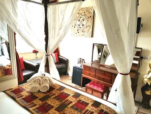 Camera (Four Poster Bed) | Una scrivania, insonorizzazione, ferro/asse da stiro, Wi-Fi gratuito