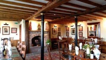 Petit déjeuner, déjeuner et dßner servis sur place