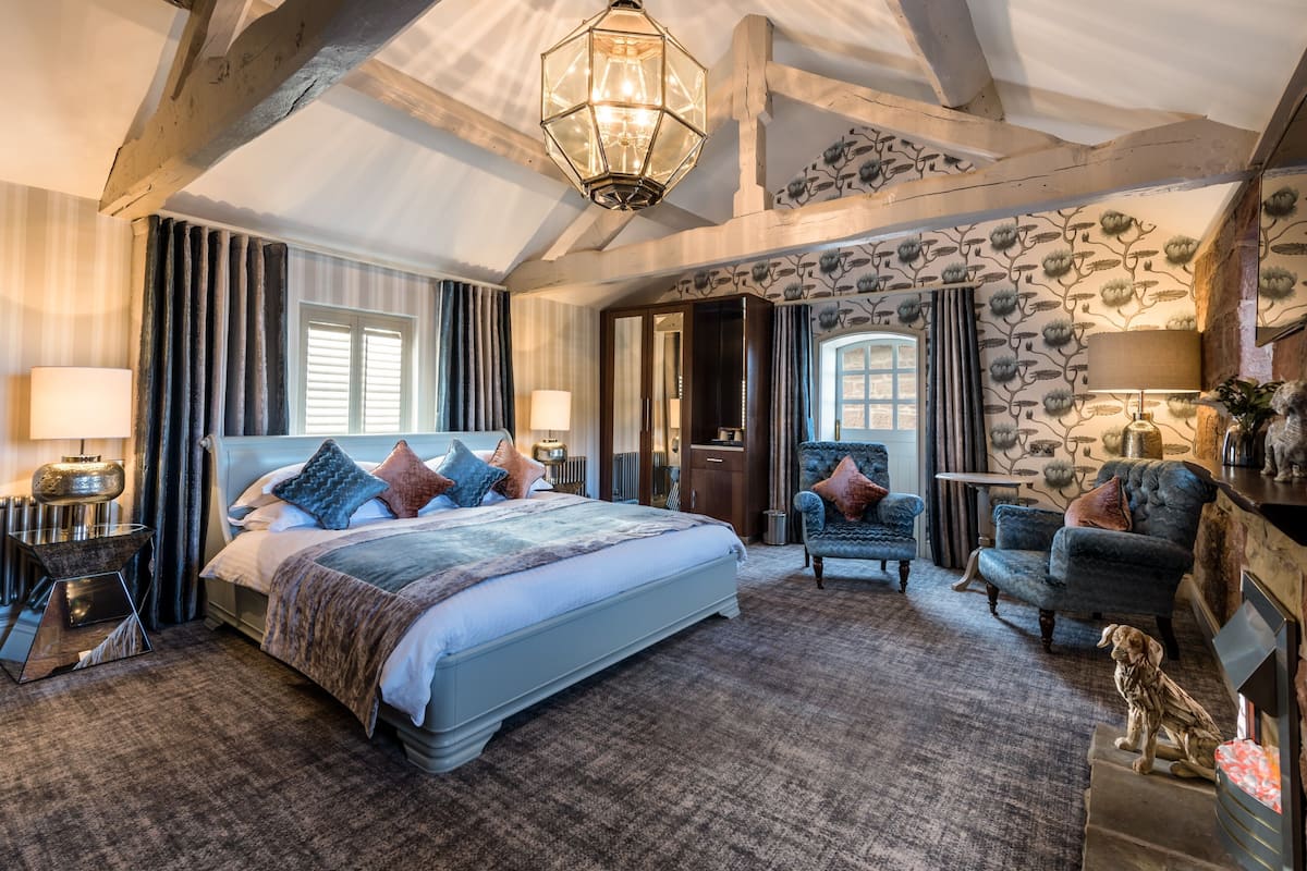 Een strijkplank/strijkijzer, gratis wifi, beddengoed