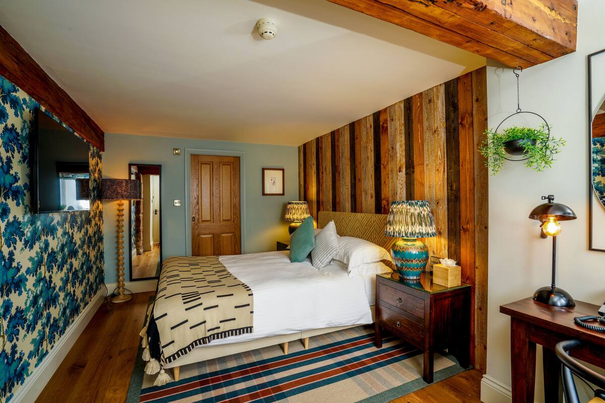 Standard Double Room, Non Smoking, Courtyard Area | Seterika/papan seterika, Wi-fi percuma, cadar katil 