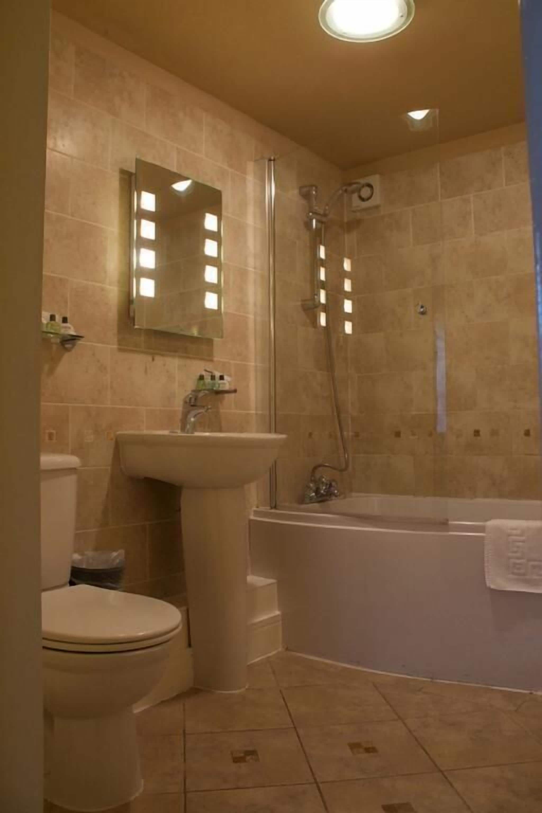 Phòng | Phòng tắm | Vòi sen/bồn tắm kết hợp, đồ dùng nhà tắm miễn phí, máy sấy tóc 
