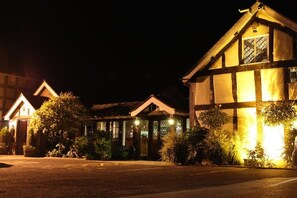 Front of property – evening/night - The Plough Inn (Congleton)