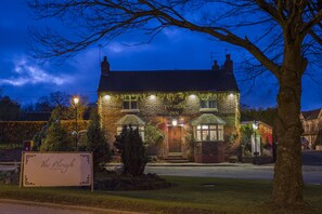 Vista frontal de la propiedad