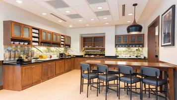 Lunch and dinner served, American cuisine