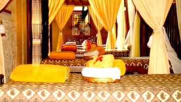 Couples treatment room(s), hot tub, body treatments, body wraps