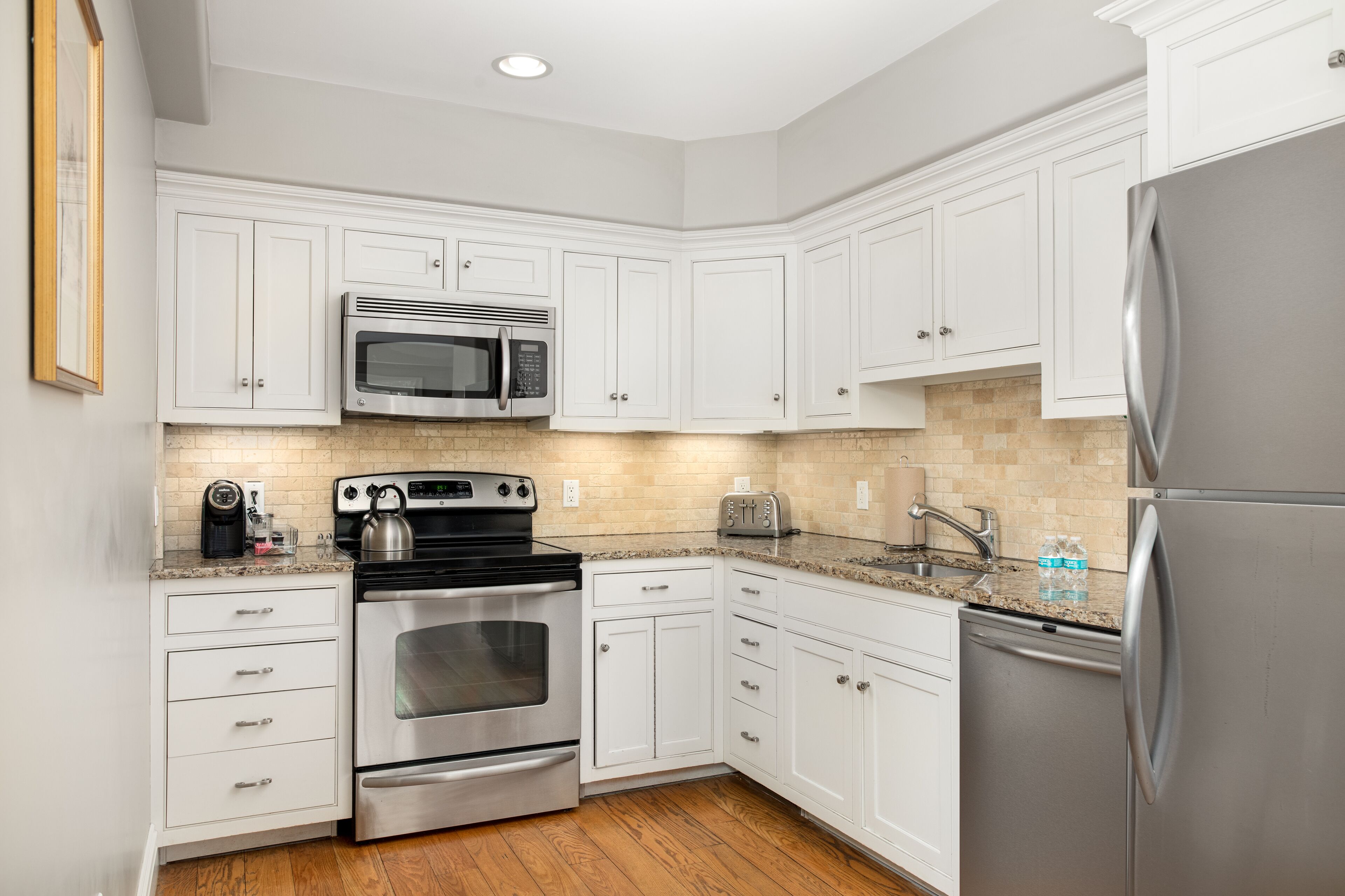 luxury condo, 2 bedrooms, courtyard view | private kitchen | full-sized fridge, microwave, stovetop, dishwasher