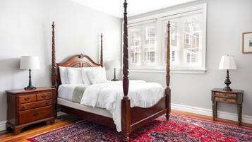 Studio Suite, 1 King Bed | 1 bedroom, premium bedding, pillowtop beds, individually decorated