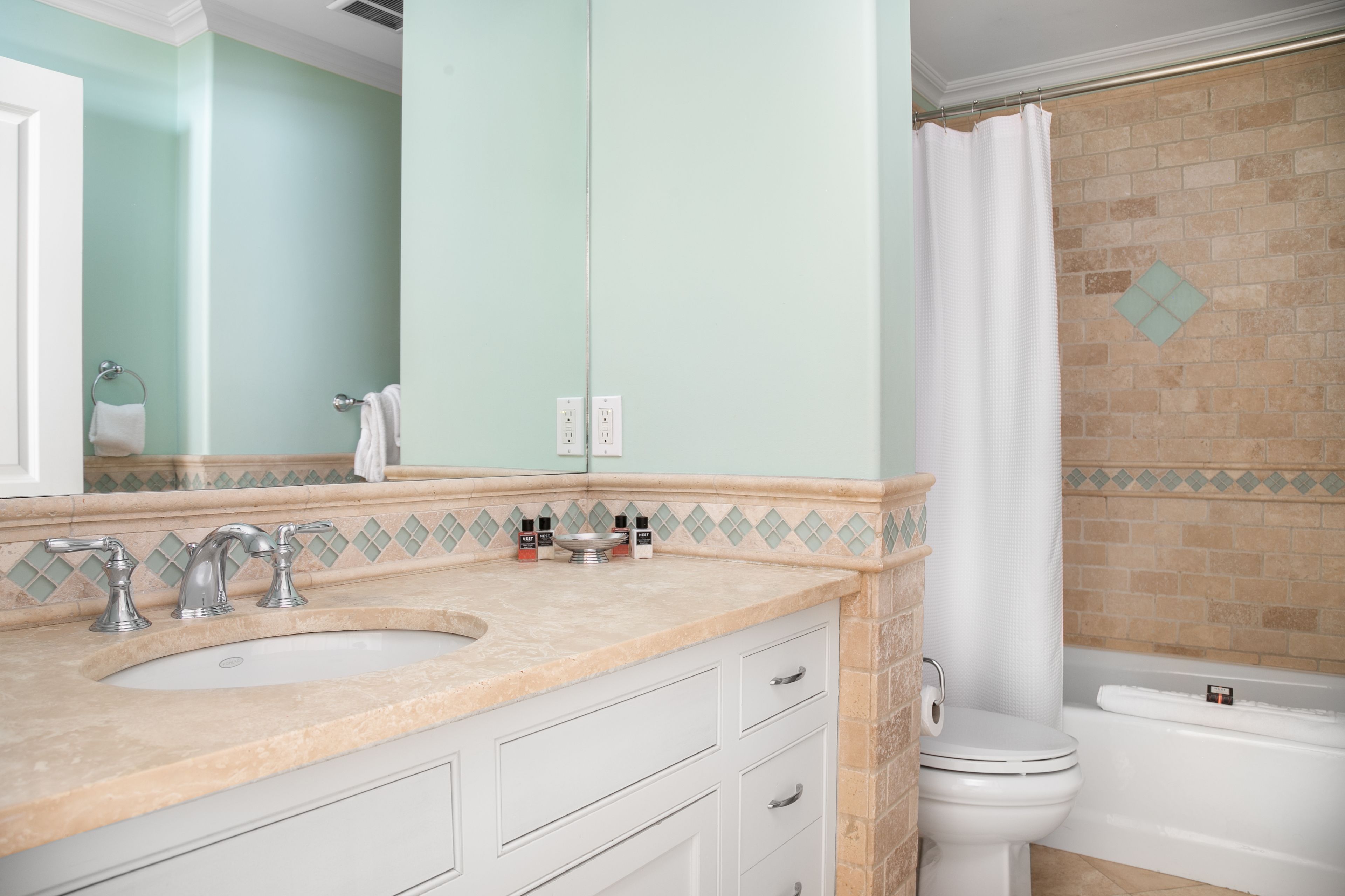 luxury suite, 1 bedroom | bathroom | combined shower/bathtub, designer toiletries, hair dryer, towels