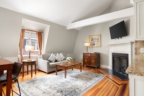 One Bedroom Suite - One-Bedroom Suite - Full Kitchen & Free Parking | Wohnbereich