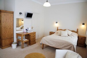 Suite, Ensuite (Ground floor )