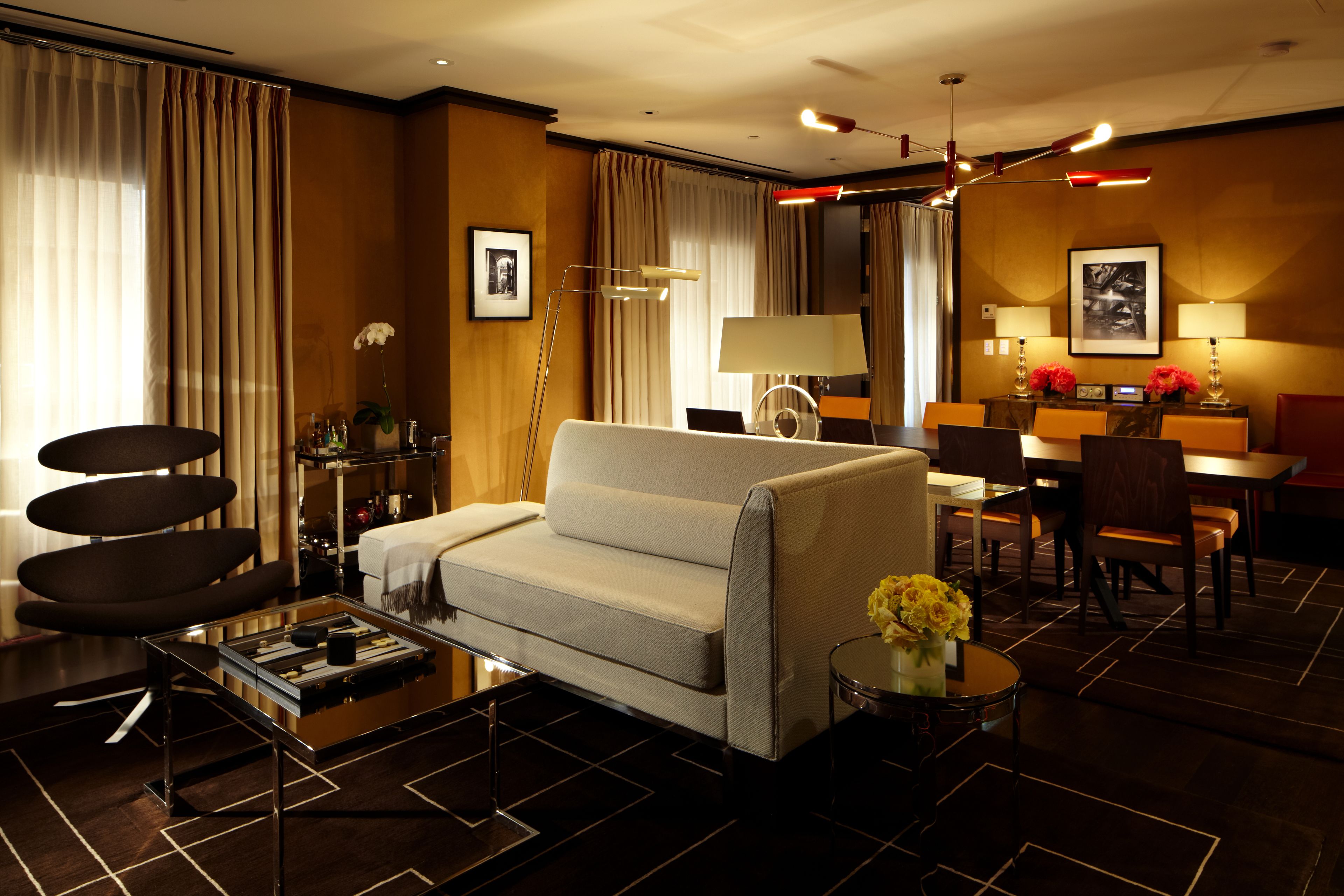 En 42-tommers LCD-TV med digitale kanaler samt TV og iPod-dokkingstasjon