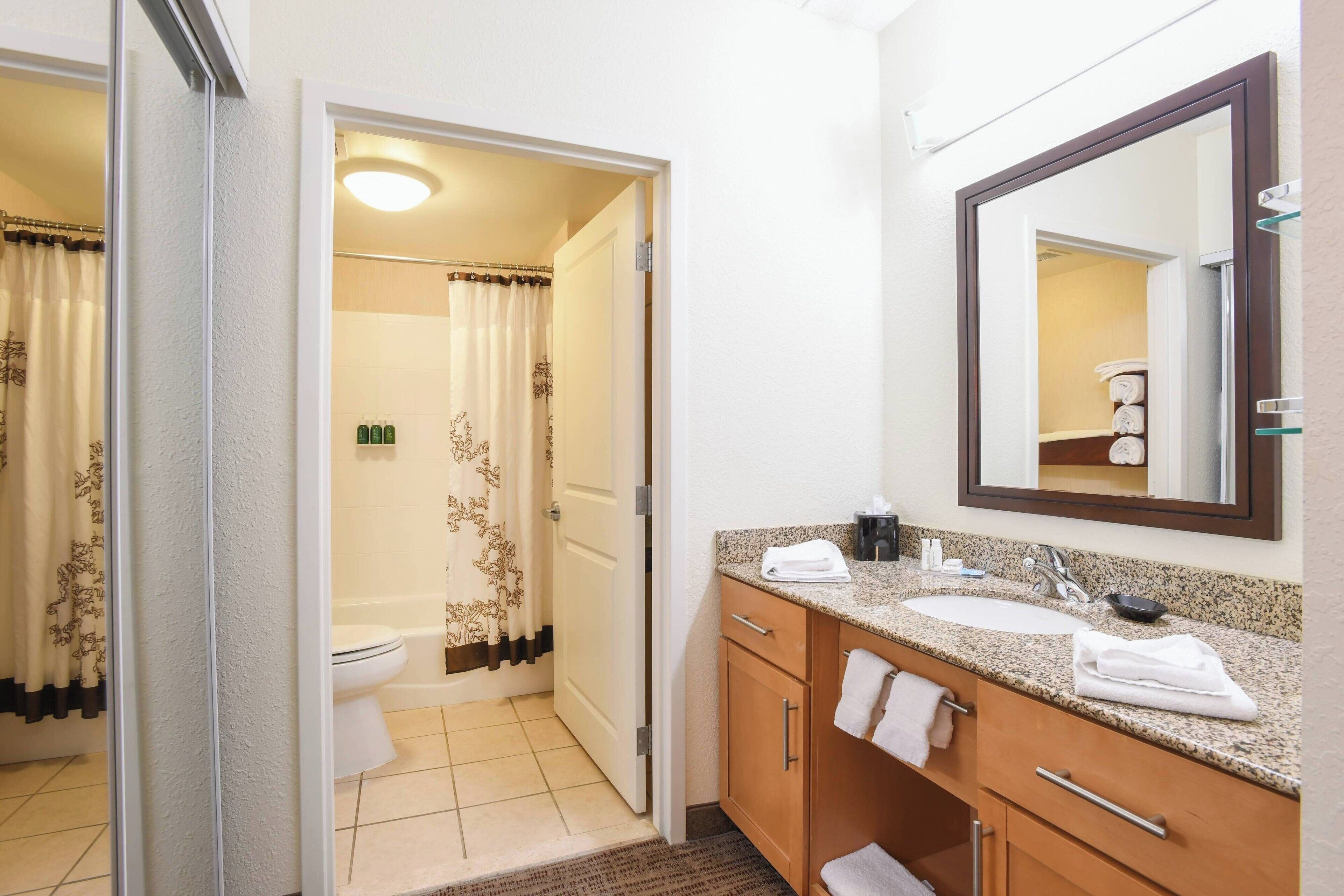 suite, 1 bedroom | in-room safe, desk, iron/ironing board, free cots/infant beds