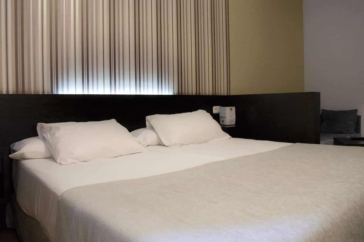 In-room safe, desk, blackout drapes, soundproofing