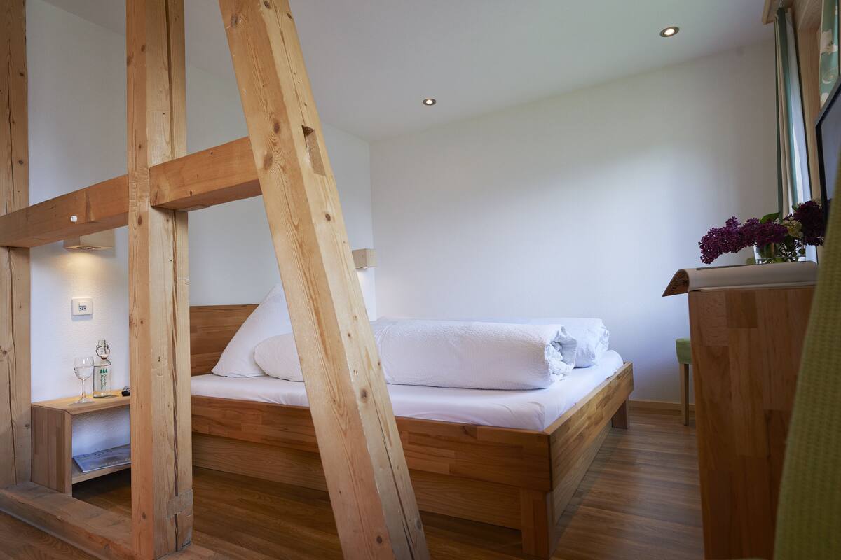 Premium bedding, in-room safe, desk, cribs (surcharge)