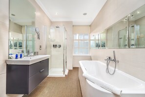 Chic | Bathroom | Separate tub and shower, deep soaking tub, rainfall showerhead - Rocpool Reserve (Inverness)