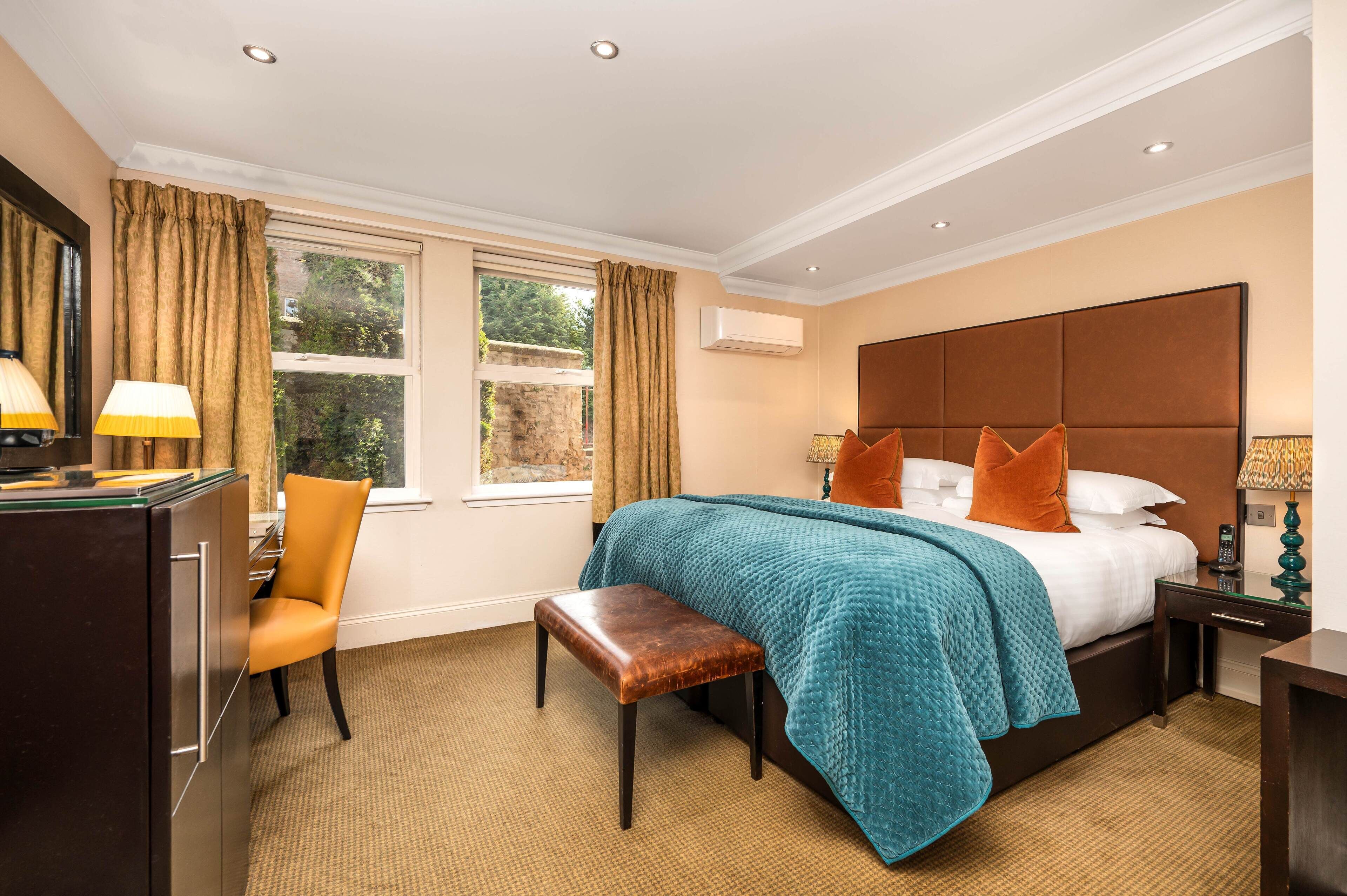 chic | egyptian cotton sheets, premium bedding, free minibar items